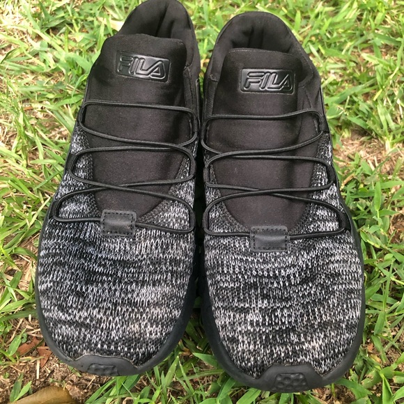 Size 9 MENS FILA SLIP ON TENNIS SHOES *clean* - Picture 2 of 11